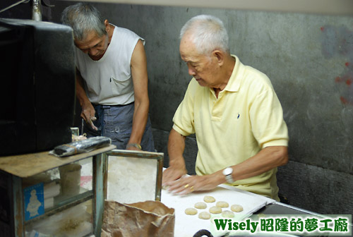 老闆製作天天饅頭