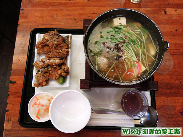 香酥雞腿排鍋飯