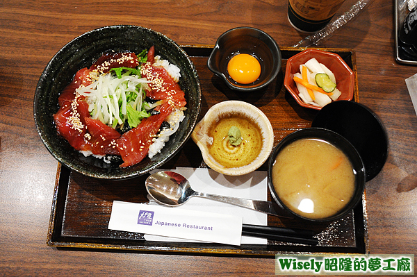 淡醬南方鮪魚蓋飯