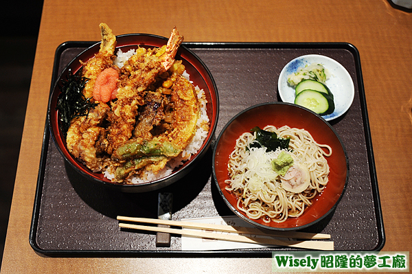 博多天丼と蒸し鶏そばセット