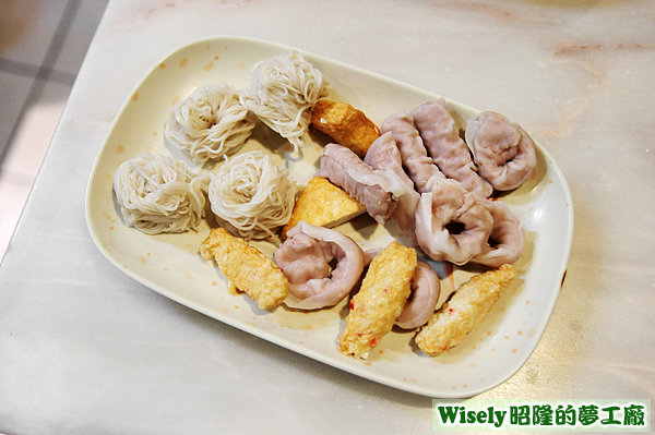 麵線、豆干、魚餃 麵線、豆干、魚餃