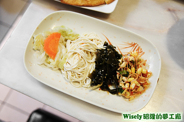 泡菜、豆干絲、海帶、豆芽 泡菜、豆干絲、海帶、豆芽