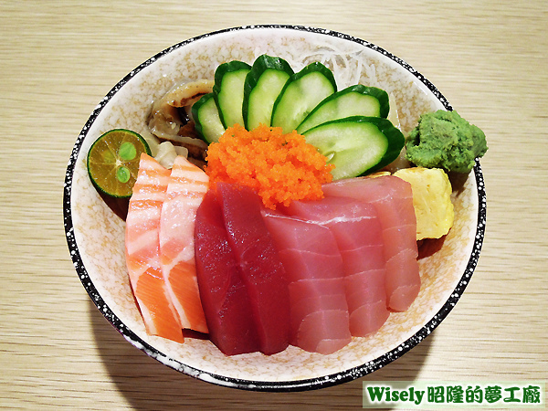 綜合生魚丼