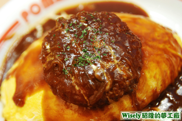 カニクリームコロッケのハヤシソースオムライス(蟹膏炸肉餅牛肉醬蛋包飯)