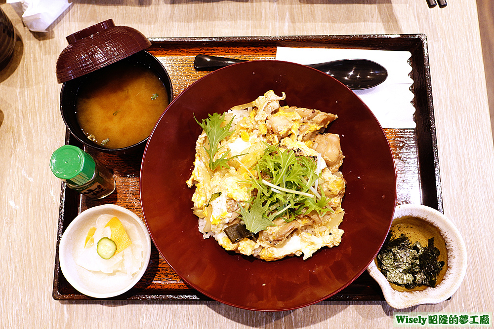 炭烤雞肉蛋蓋飯 炭烤雞肉蛋蓋飯
