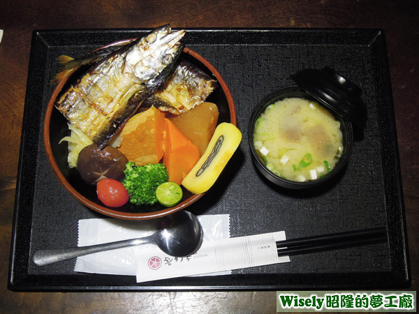 鹽烤秋刀魚丼