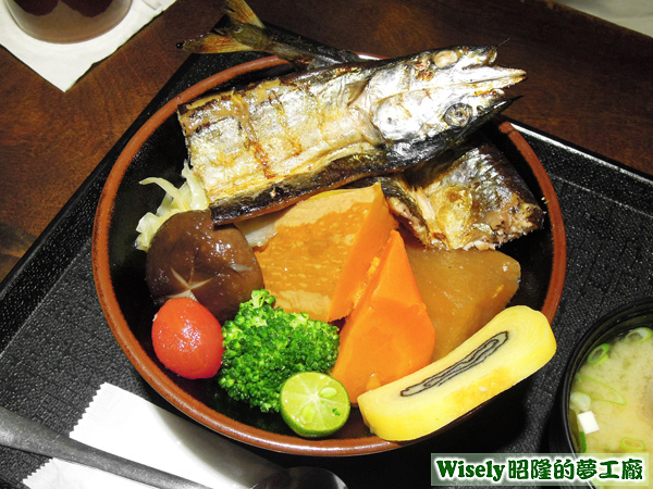 鹽烤秋刀魚丼