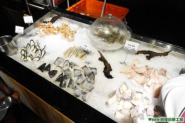 淡菜、螃蟹、竹蛤、活蝦、魚肉、海鮮