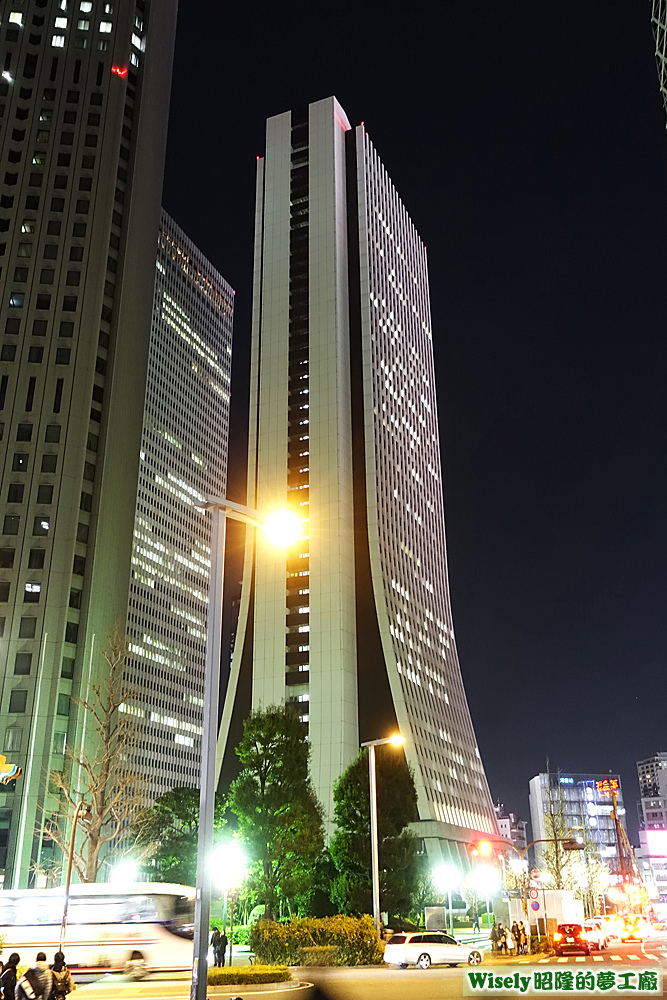 新宿街頭大樓