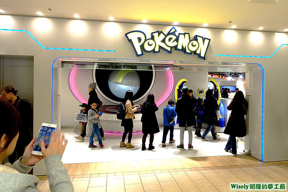 Pokémon Center(MEGA TOKYO)門口