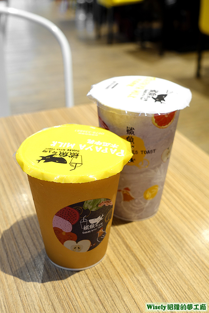 紅茶拿鐵(中/冰)、特色紅茶(冰) 紅茶拿鐵(中/冰)、特色紅茶(冰)