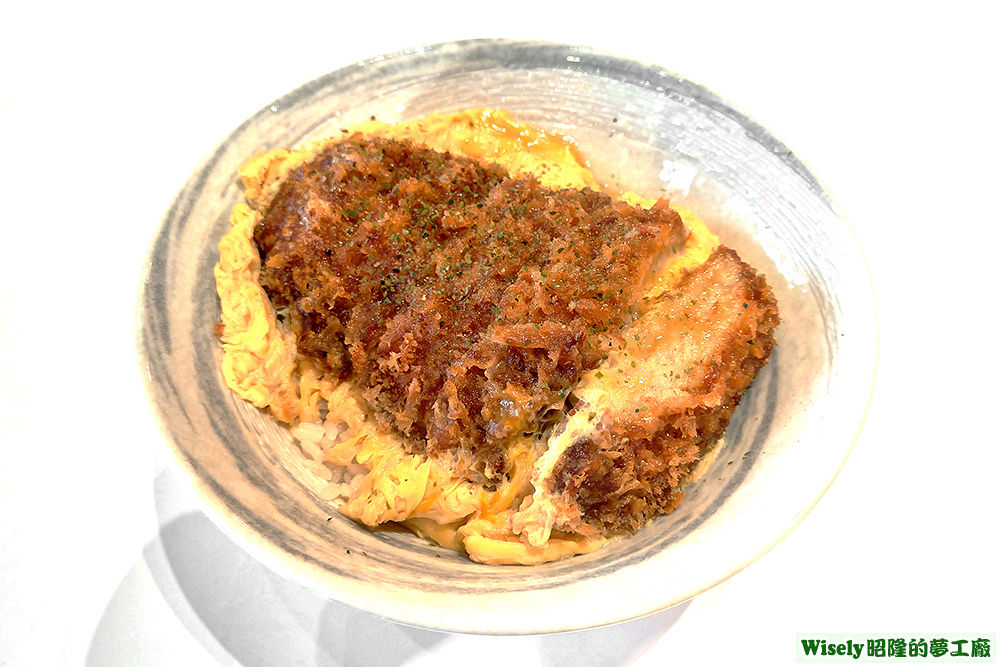 豬排滑蛋蓋飯 豬排滑蛋蓋飯