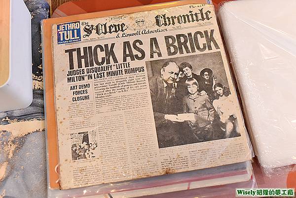 THICK AS A BRICK黑膠唱盤