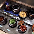 沙茶醬、青蔥小弟、韓國辣椒醬、我愛吃醋、甜醬油、蒜頭酥、鹹醬油