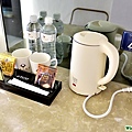 咖啡包、茶包、礦泉水、電熱壺