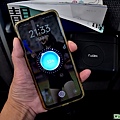 使用MaxCube超能充行動電源充電中