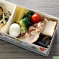 烤雞腿肉、其他配菜