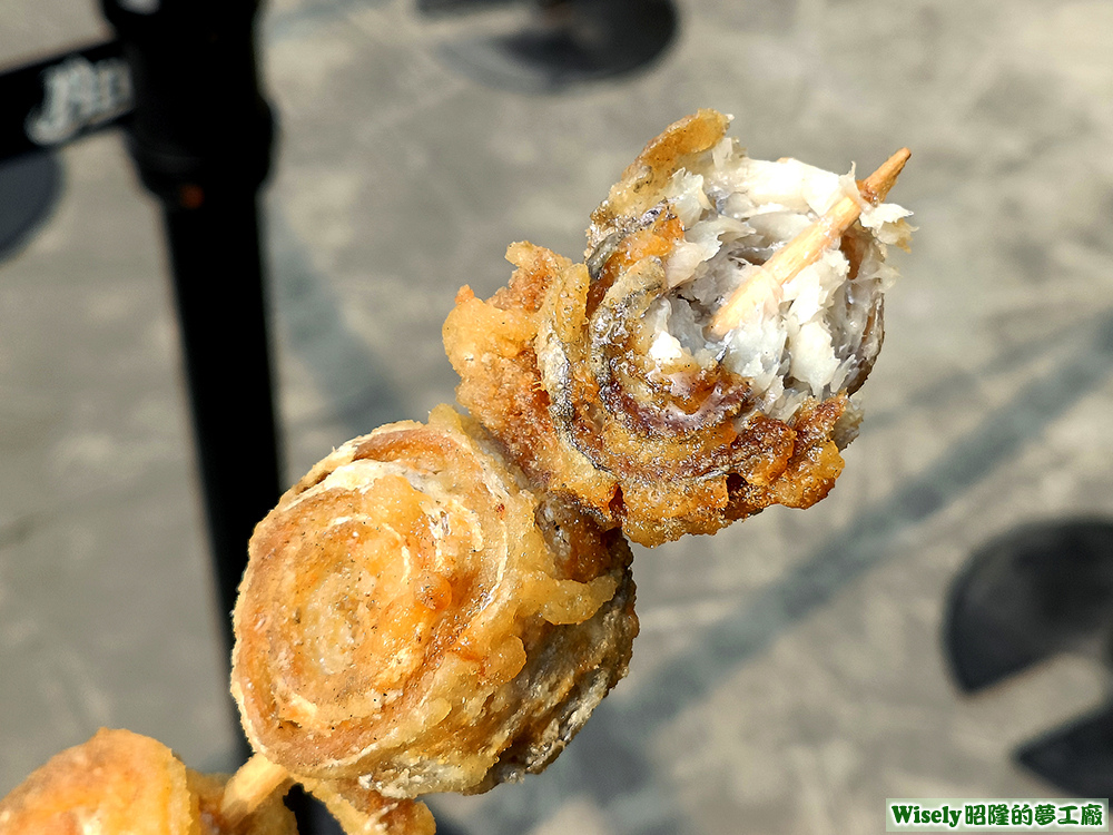 炙燒牛排、土魠魚酥：白帶魚酥卷