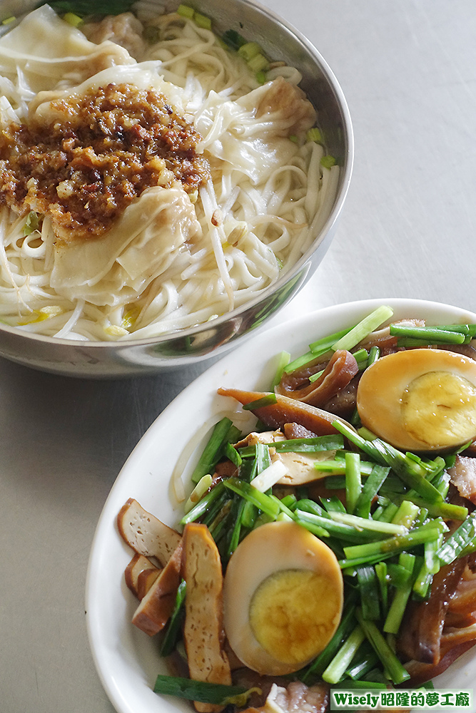 餛飩麵(大)、滷味(豬頭皮%2F豬耳朵%2F滷蛋%2F小豆干)