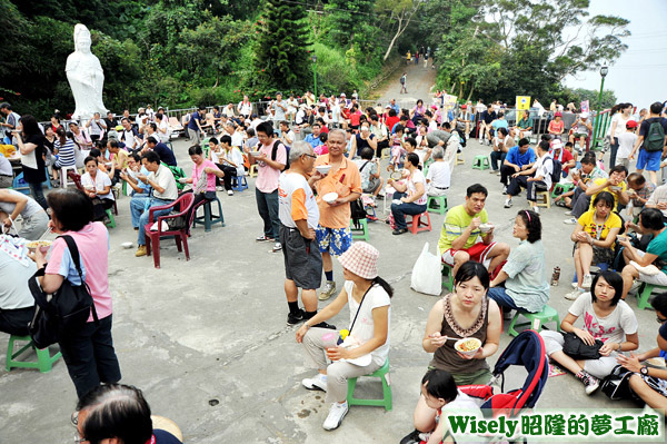 早餐用餐人潮