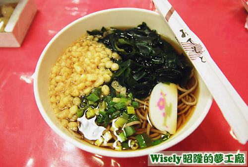 西口食品：わかめそば(裙帶菜蕎麥麵)