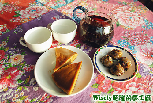 下午茶：客家發粿(黑糖糕？)、客家芋粿、洛神花茶