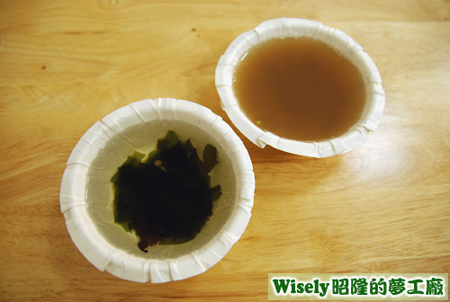 紫菜湯、綠豆薏仁湯