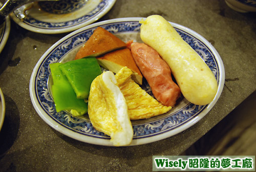 青椒、甜不辣、豆干、香腸、米腸 青椒、甜不辣、豆干、香腸、米腸
