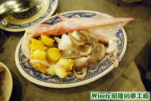 螺肉、章魚、透抽 螺肉、章魚、透抽