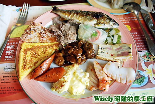 香腸、烘蛋、三色蛋、烤香魚等 香腸、烘蛋、三色蛋、烤香魚等