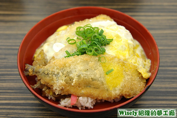 蝴蝶魚蛋丼飯