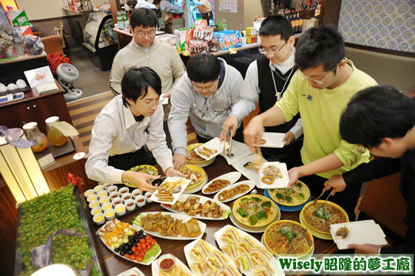 搶食現場 搶食現場