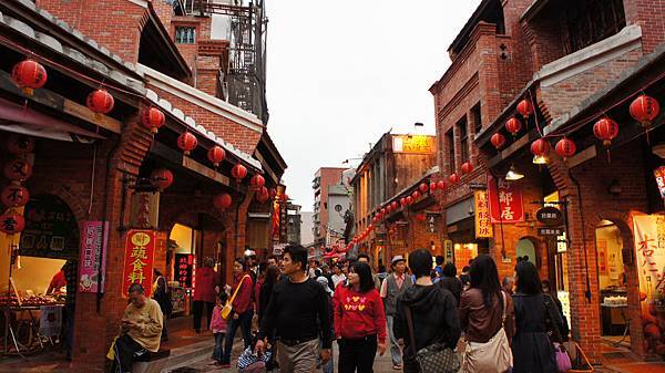 【台北景點介紹】【金山老街】金包里老街，當地美味小吃金山鴨 ...