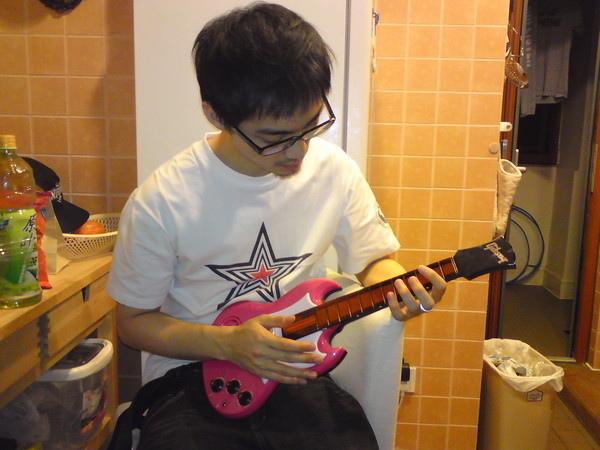 Peter w.lil guitar.jpg