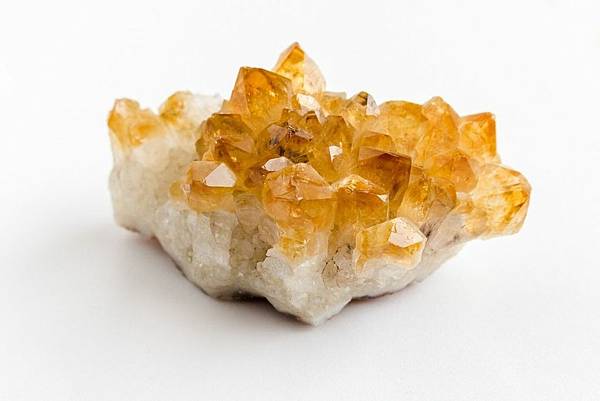 女巫的水晶魔法進階篇：茶晶(Citrine)的魔法用途與傳說