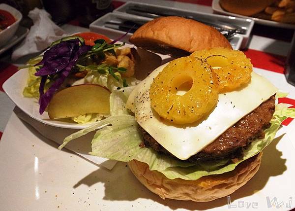 2013_11_22 Yummi Burger15