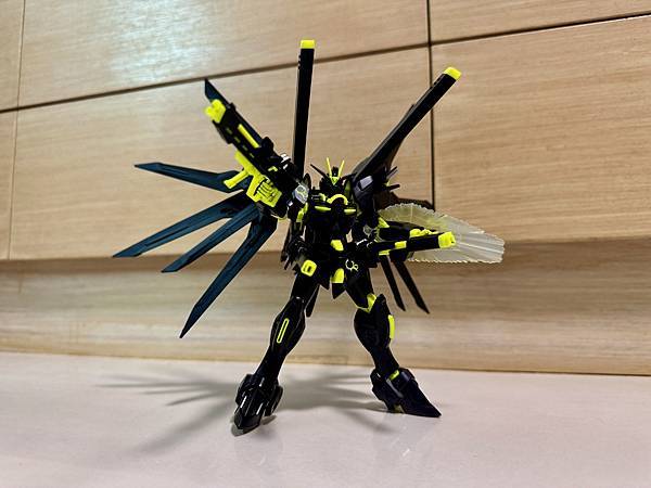 日本購入 HG 1/144 振揚自由鋼彈 [再循環配色/霓虹 日本購入 HG 1/144 振揚自由鋼彈 [再循環配色/霓虹