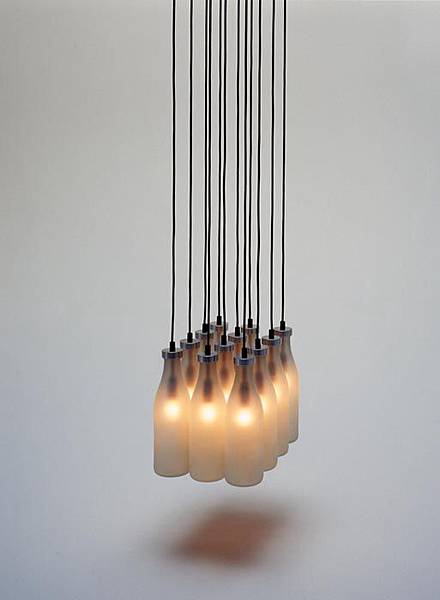 Milk-Bottle-Chandelier-droog