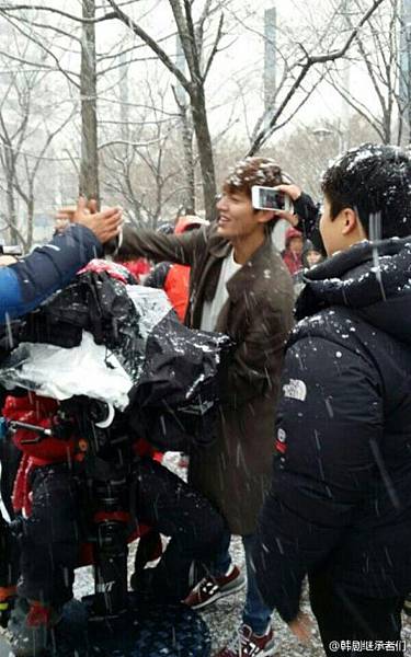 继承者们全部镜头都拍摄完毕！在即使下着大雪的天气下还是进行了愉快的结束镜头！谢谢所有辛苦的工作人员，导演及支持的观众们！两个多月的陪伴现在只想化为一句：谢谢！