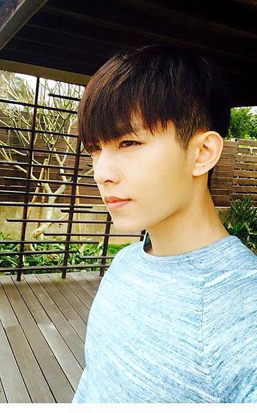 炎亞綸 Aaron Yan  ( FB