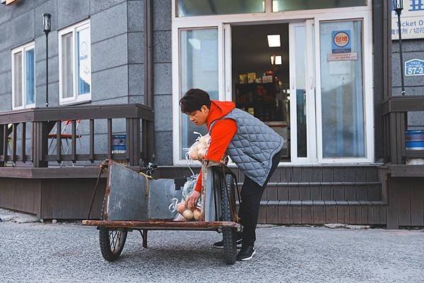 우리가 함께라면 양파 썰 때도 웃음을 잃지 않..