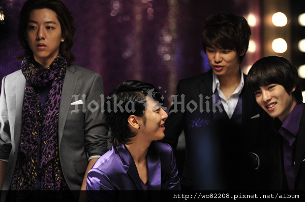 圖像和視頻訪談背後 CNBLUE Holika Holika CF卡。