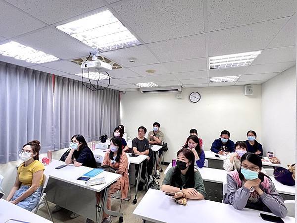 2025電商趨勢講座：掌握商機贏在起跑線！成功制勝的關鍵 站