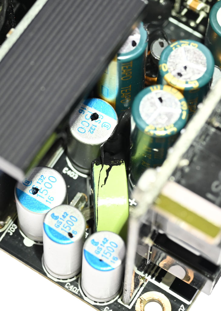 CORSAIR RM1000e 1000W金牌全模組化電源開箱@ 港都狼窩WolfLSI's Den
