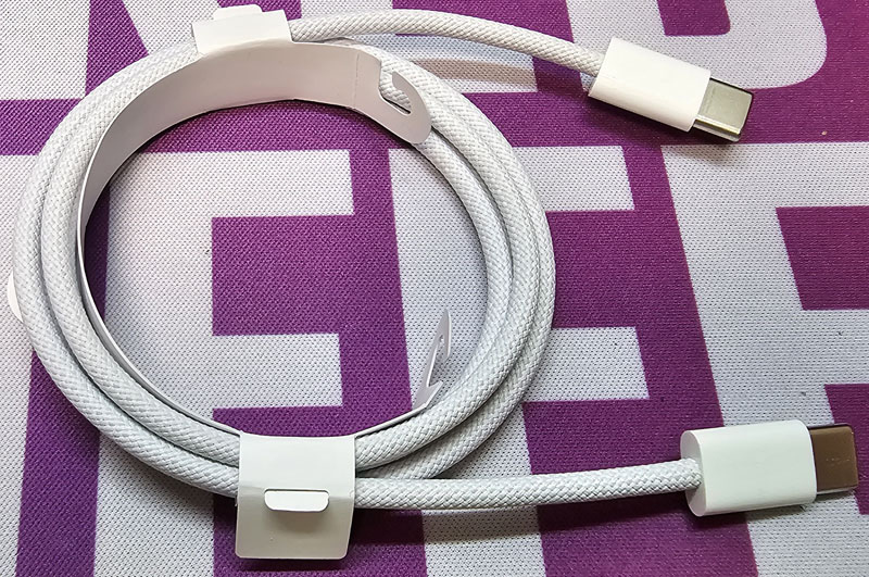 Apple iPhone 15 PRO搭配USB-C to 