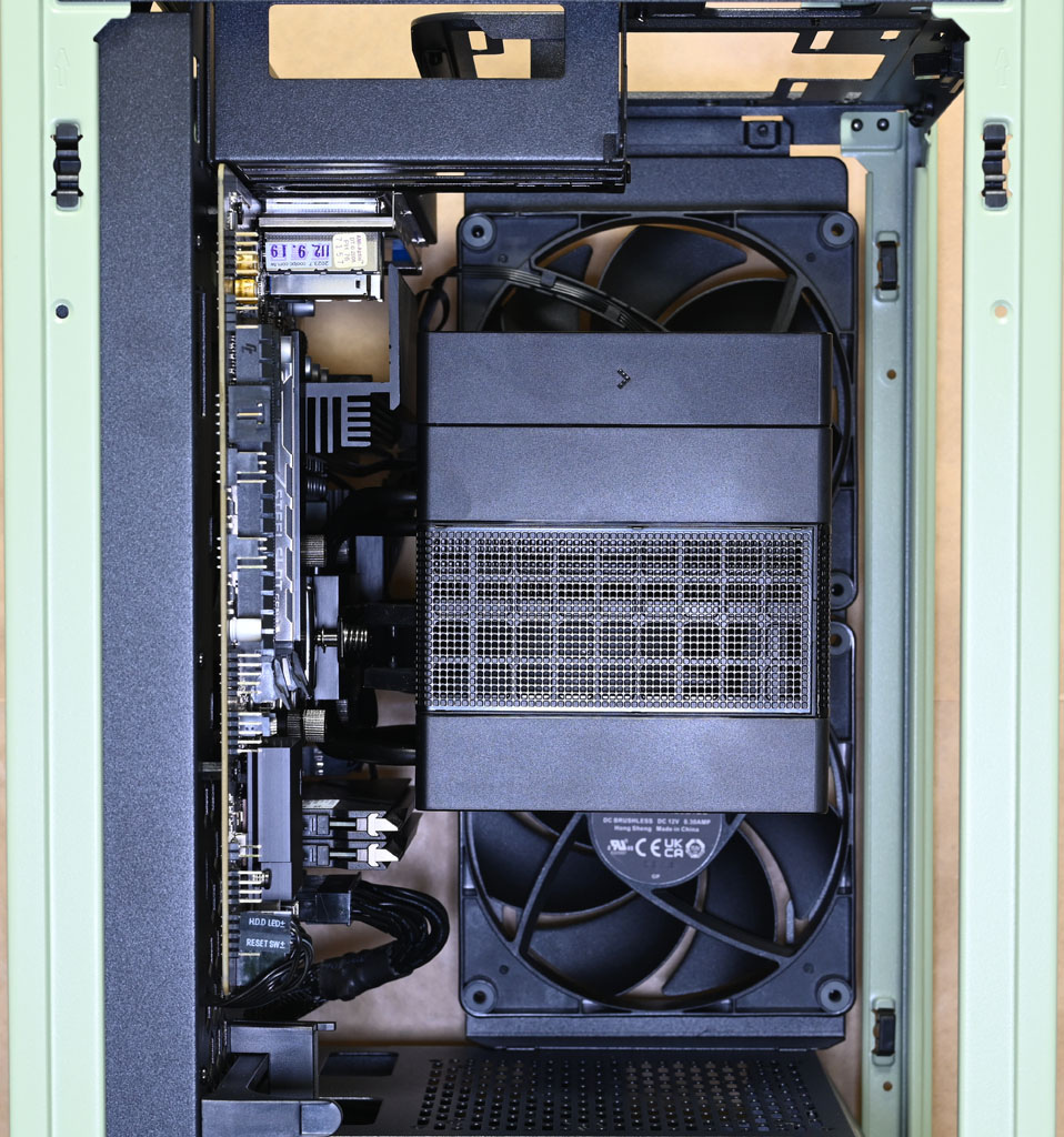 Thermaltake The Tower 200 抹茶綠機