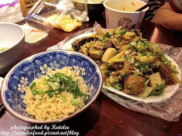 【三國麻辣】桃園中壢宵夜/嗜辣者必訪 ★ 鴨血臭豆腐、滷味、牛肉麵 【三國麻辣】桃園中壢宵夜/嗜辣者必訪 ★ 鴨血臭豆腐、滷味、牛肉麵