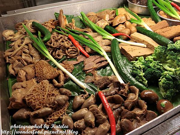 【三國麻辣】桃園中壢宵夜/嗜辣者必訪 ★ 鴨血臭豆腐、滷味、牛肉麵 【三國麻辣】桃園中壢宵夜/嗜辣者必訪 ★ 鴨血臭豆腐、滷味、牛肉麵