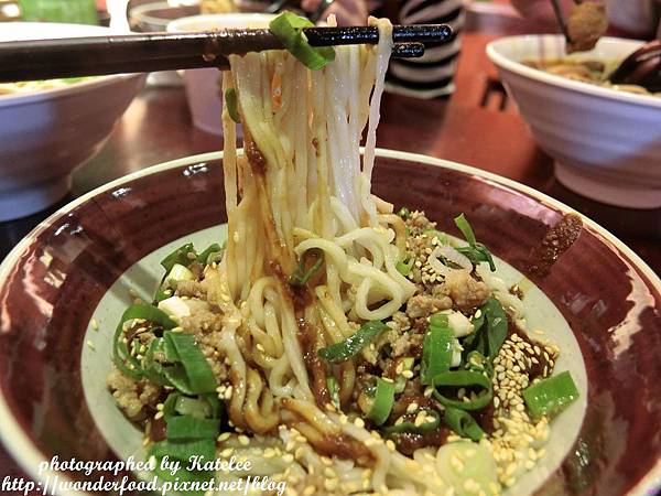 【三國麻辣】桃園中壢宵夜/嗜辣者必訪 ★ 鴨血臭豆腐、滷味、牛肉麵 【三國麻辣】桃園中壢宵夜/嗜辣者必訪 ★ 鴨血臭豆腐、滷味、牛肉麵