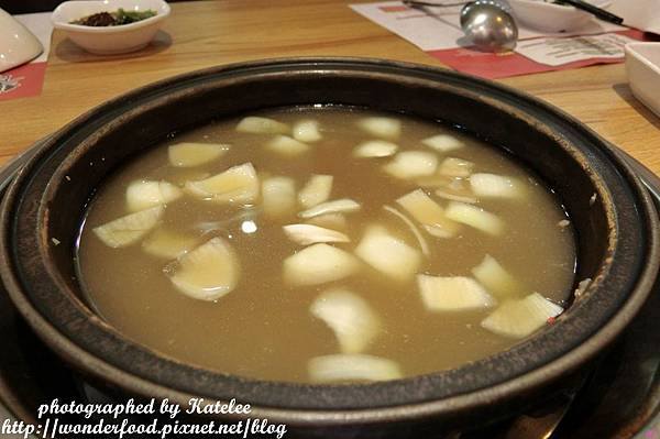 【饗宴石頭火鍋(吉林店)】台北中山區美食,近捷運行天宮 ★ 美味湯頭的秘訣在於爆香 【饗宴石頭火鍋(吉林店)】台北中山區美食,近捷運行天宮 ★ 美味湯頭的秘訣在於爆香